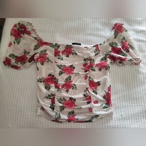 Rue21 Red Floral Puff Sleeve Crop Top, Small